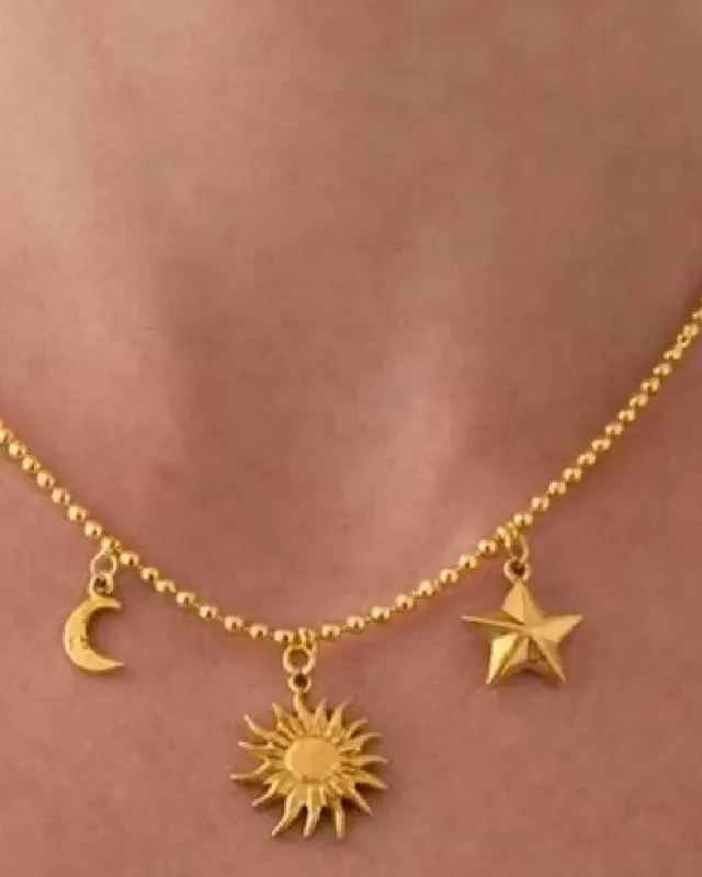 Collar multidije con sol, luna y estrella